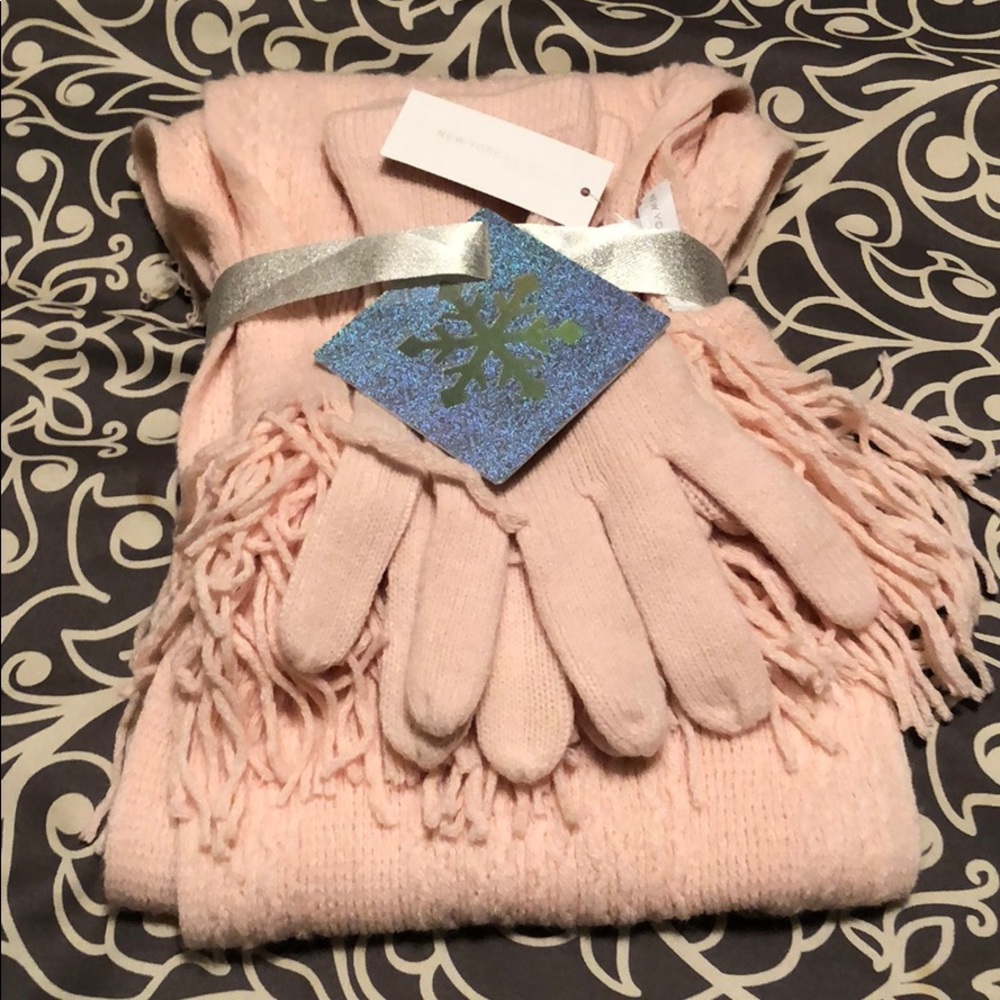 New York & Company Winter Scarf And Glove Set